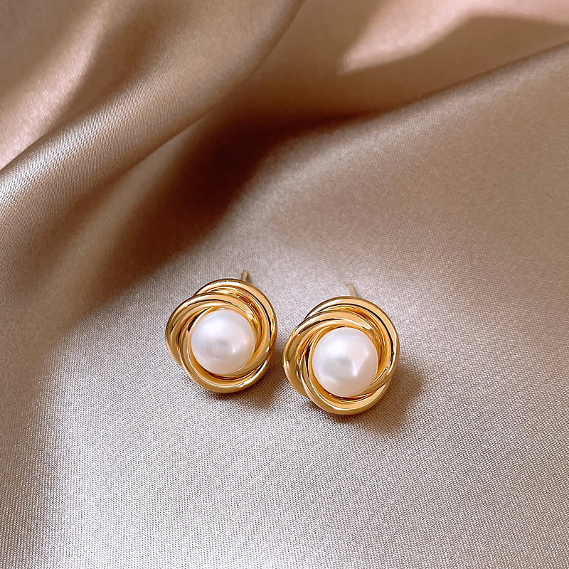 Simple Delicate Pearl Stud Earrimgs