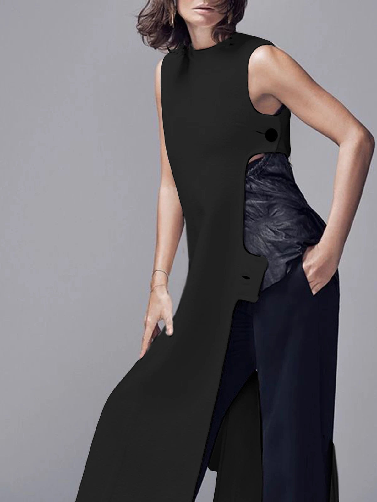Sleeveless crew neck dress with button slit, slim fit, and vintage style. Perfect for summer.