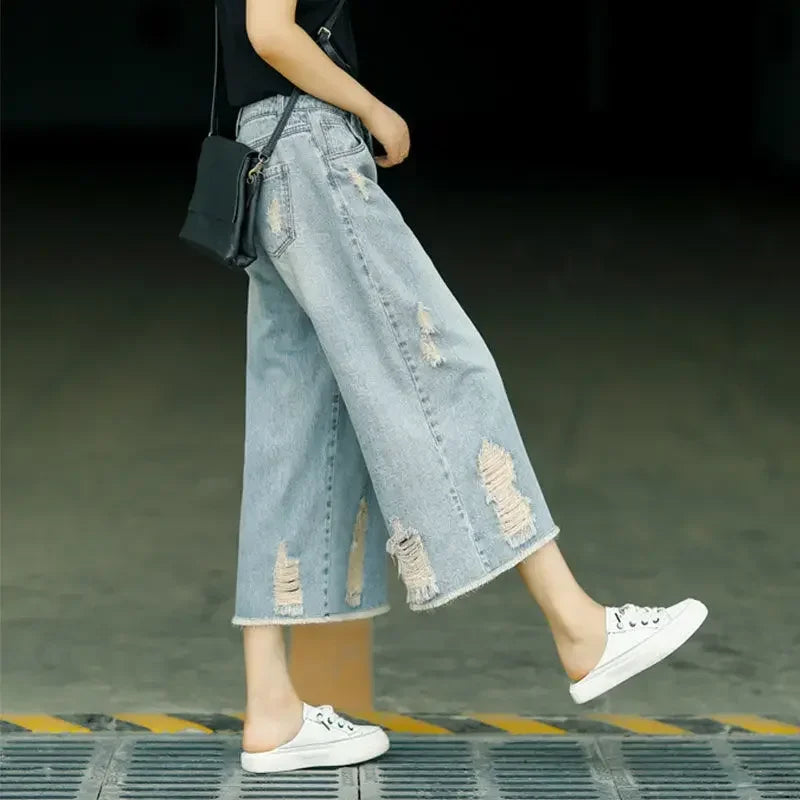 Capri Ripped Jeans for Women – High-Waist, Baggy, Wide-Leg Denim, Summer Streetwear.