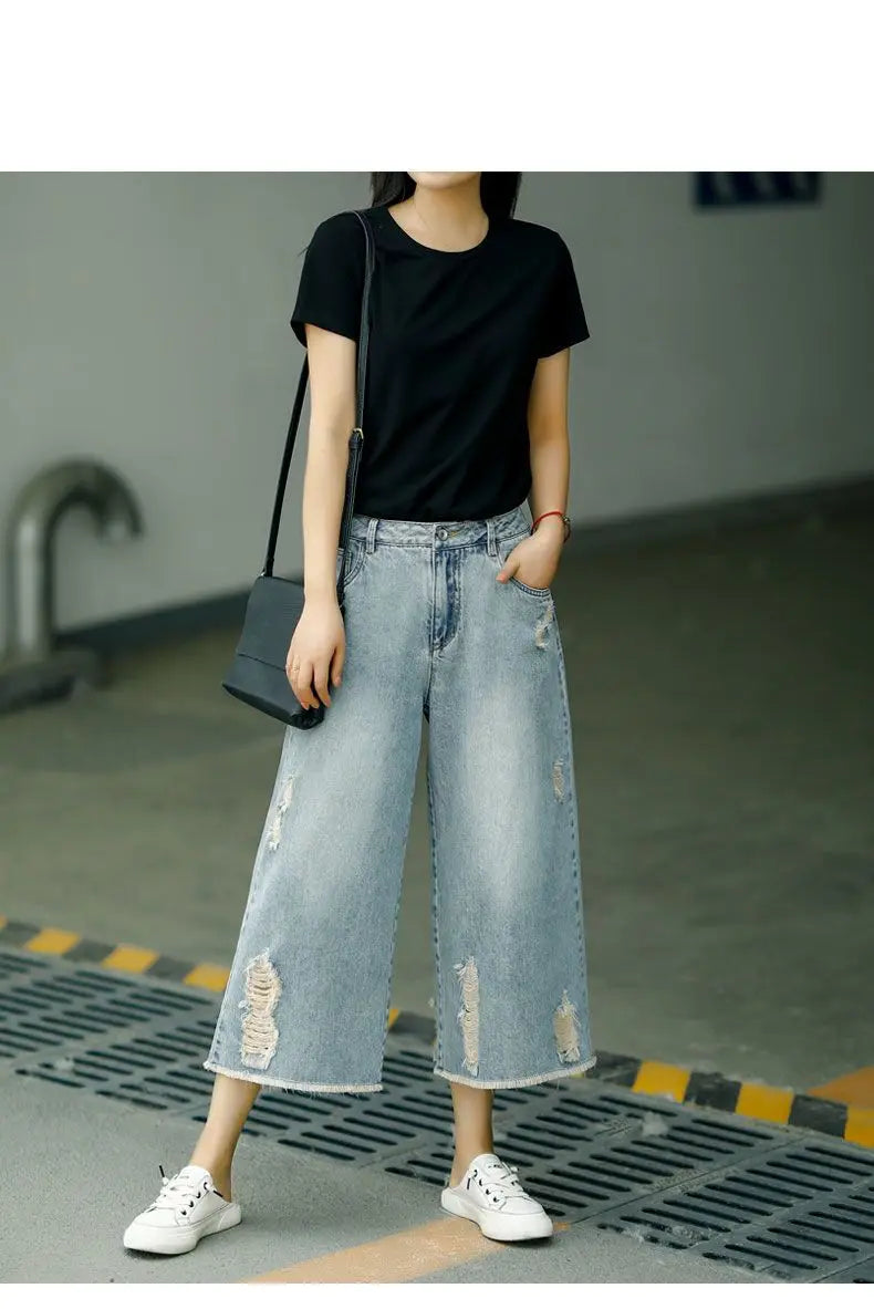 Capri Ripped Jeans for Women – High-Waist, Baggy, Wide-Leg Denim, Summer Streetwear.