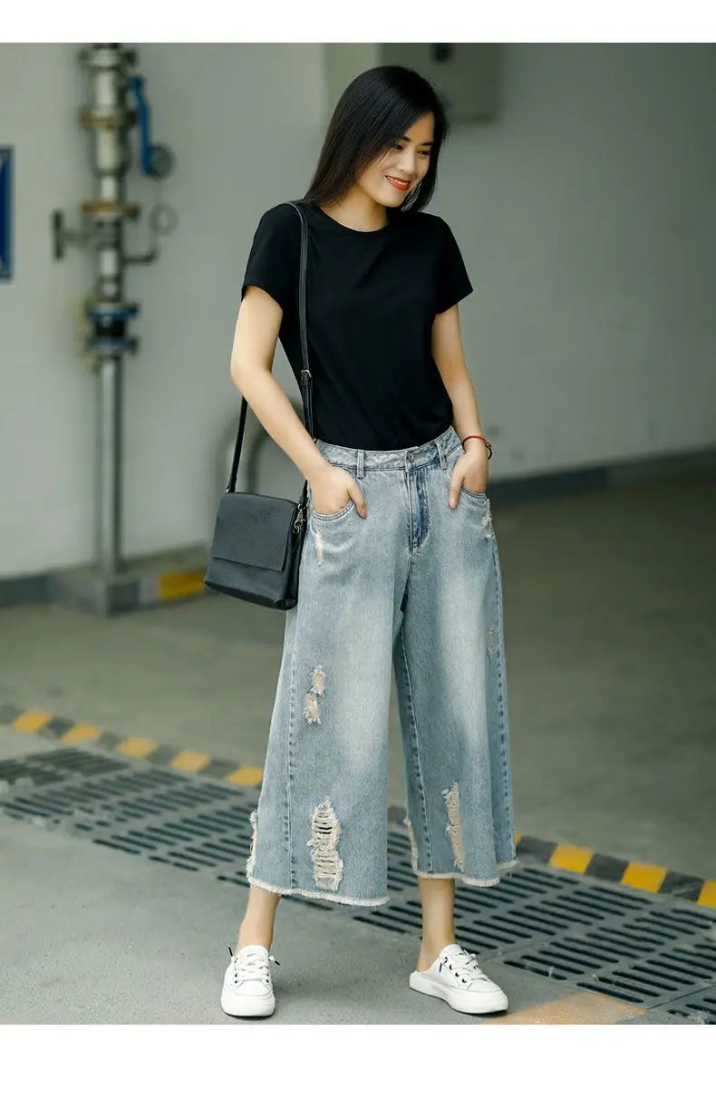 Capri Ripped Jeans for Women – High-Waist, Baggy, Wide-Leg Denim, Summer Streetwear.