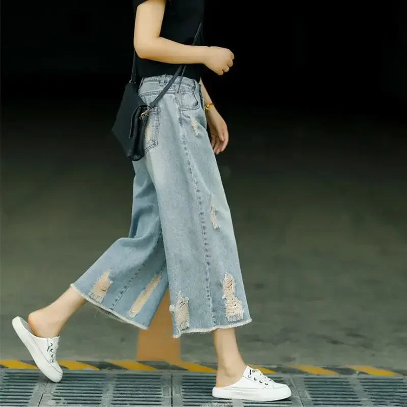 Capri Ripped Jeans for Women – High-Waist, Baggy, Wide-Leg Denim, Summer Streetwear.