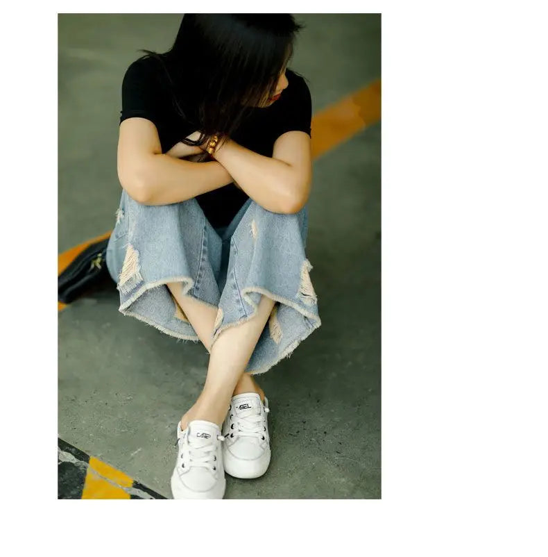 Capri Ripped Jeans for Women – High-Waist, Baggy, Wide-Leg Denim, Summer Streetwear.
