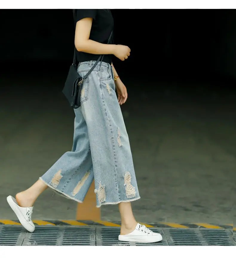 Capri Ripped Jeans for Women – High-Waist, Baggy, Wide-Leg Denim, Summer Streetwear.