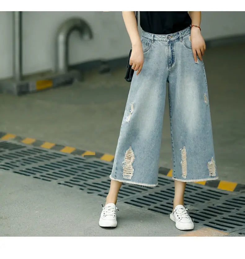Capri Ripped Jeans for Women – High-Waist, Baggy, Wide-Leg Denim, Summer Streetwear.