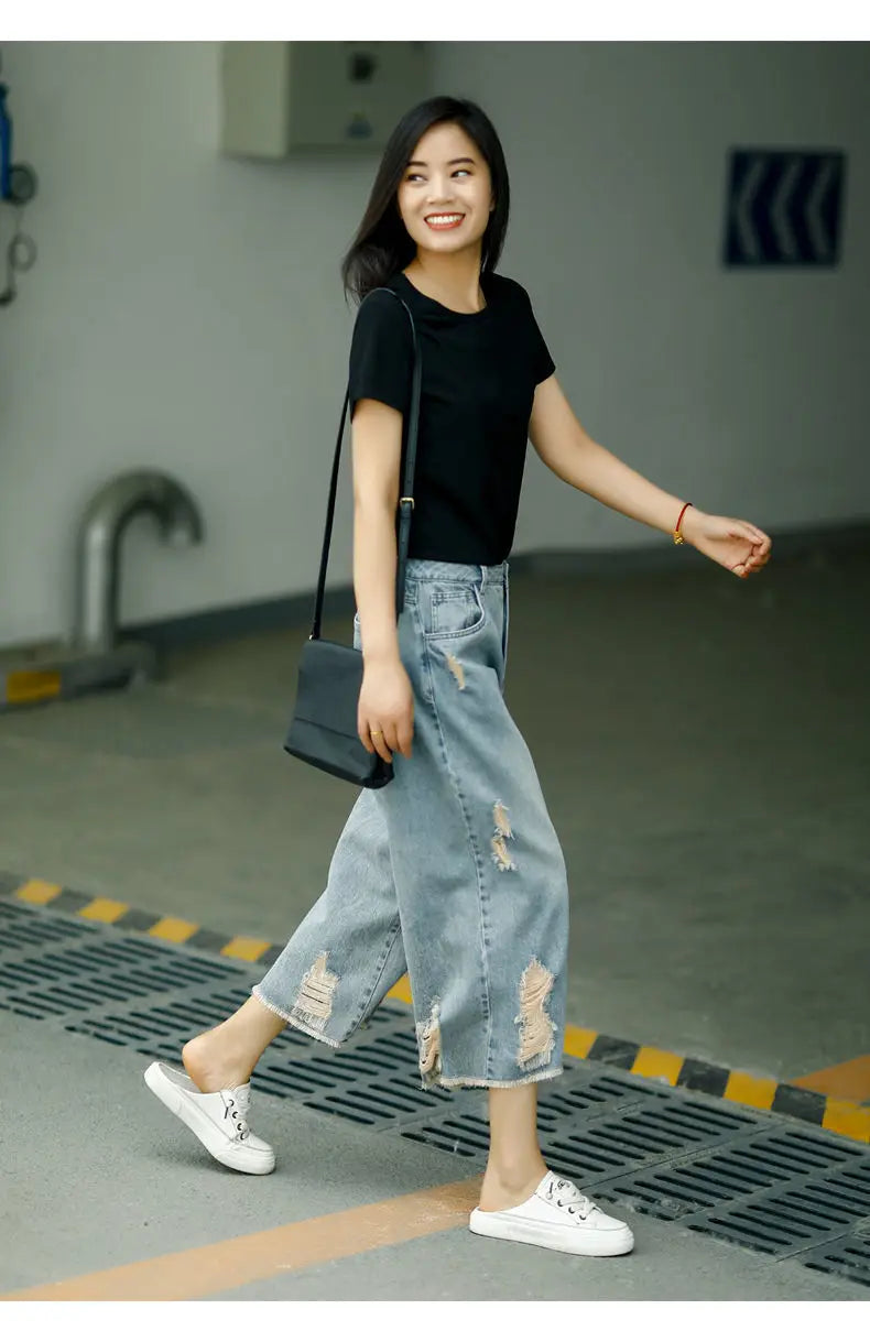Capri Ripped Jeans for Women – High-Waist, Baggy, Wide-Leg Denim, Summer Streetwear.