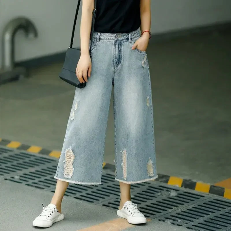 Capri Ripped Jeans for Women – High-Waist, Baggy, Wide-Leg Denim, Summer Streetwear.