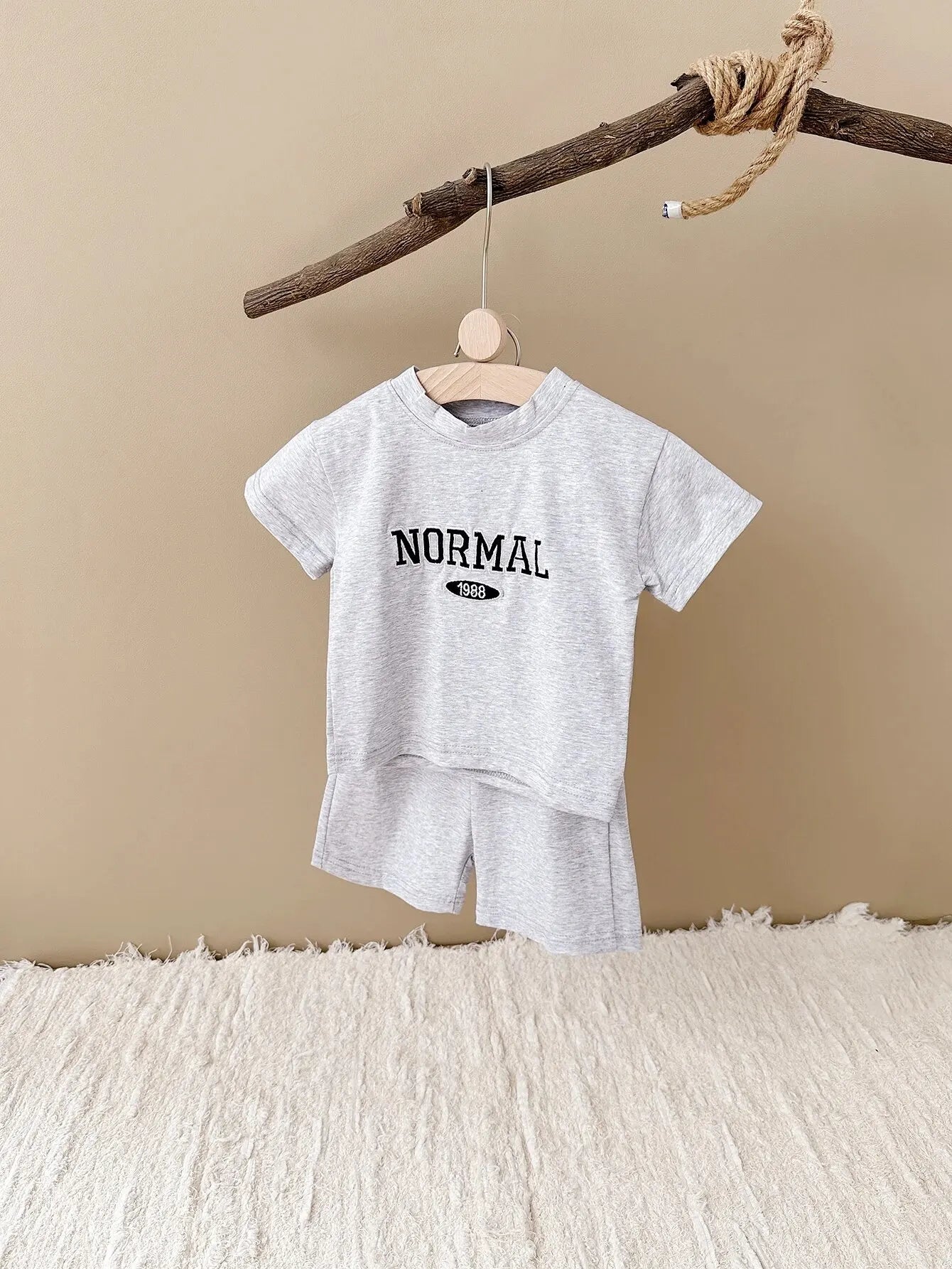 2PCS Baby Outfit Set: Infant Top & Bottom for Boys & Girls (Casual Sportswear)