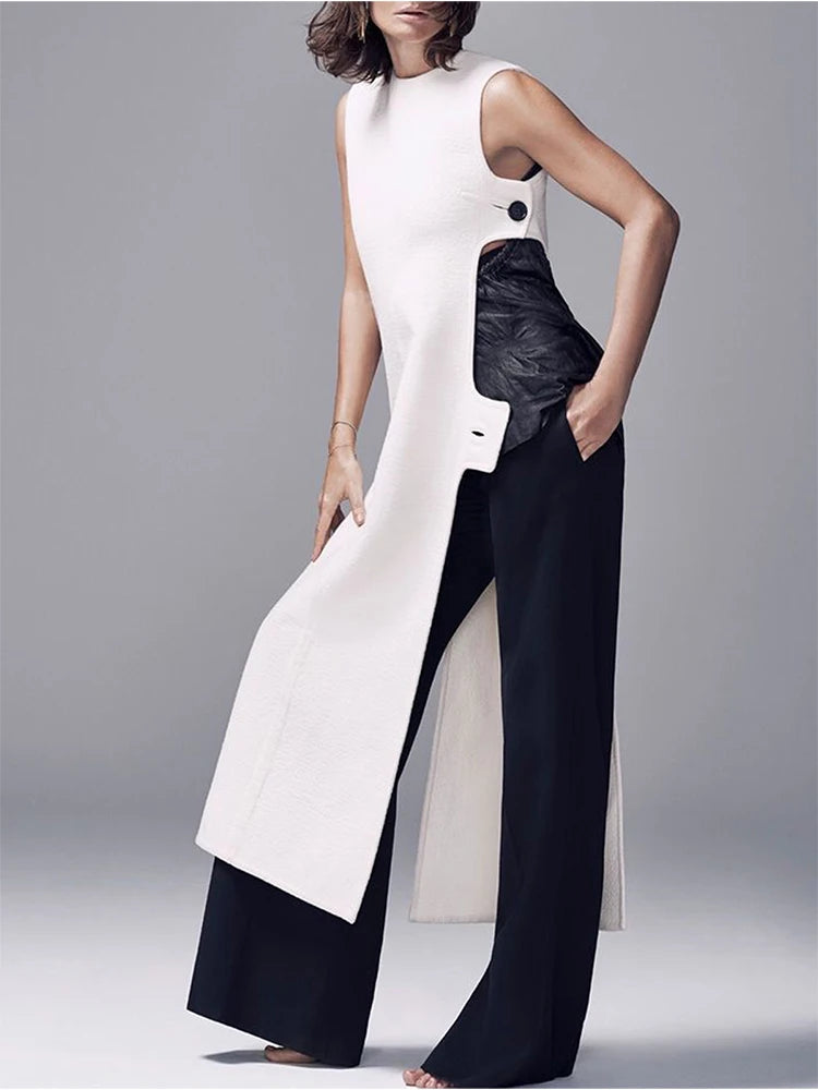 Sleeveless crew neck dress with button slit, slim fit, and vintage style. Perfect for summer.